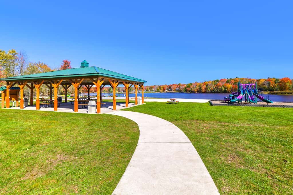 Waterfront Arrowhead Lake Retreat w/ Resort Perks!