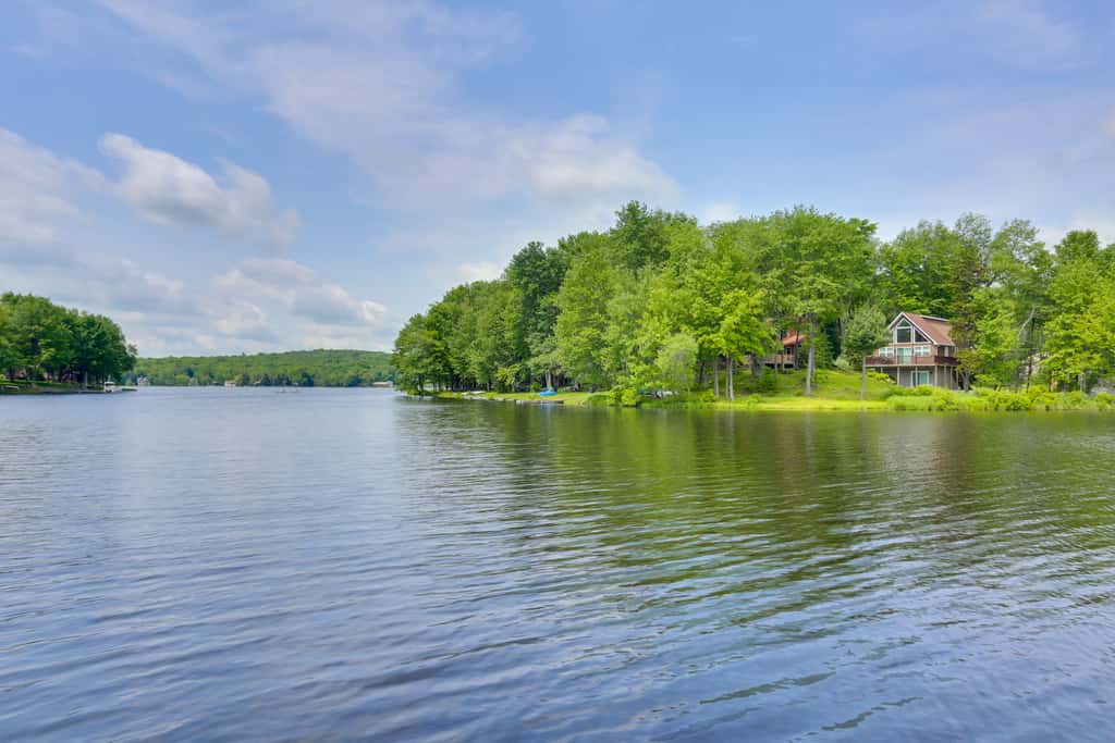 Waterfront Arrowhead Lake Retreat w/ Resort Perks!