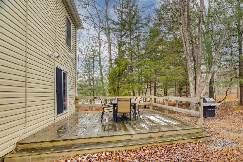 Waterfront Arrowhead Lake Retreat w/ Resort Perks!