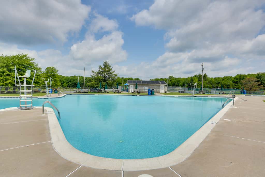 Waterfront Arrowhead Lake Retreat w/ Resort Perks!