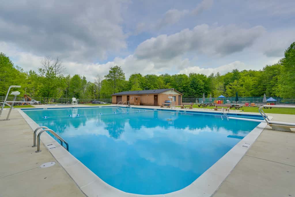 Waterfront Arrowhead Lake Retreat w/ Resort Perks!