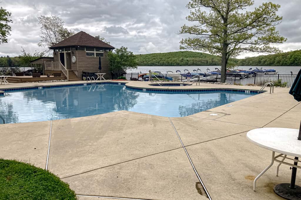 Big Boulder Lakefront Condo-Ski Views-Pool-Hot Tub