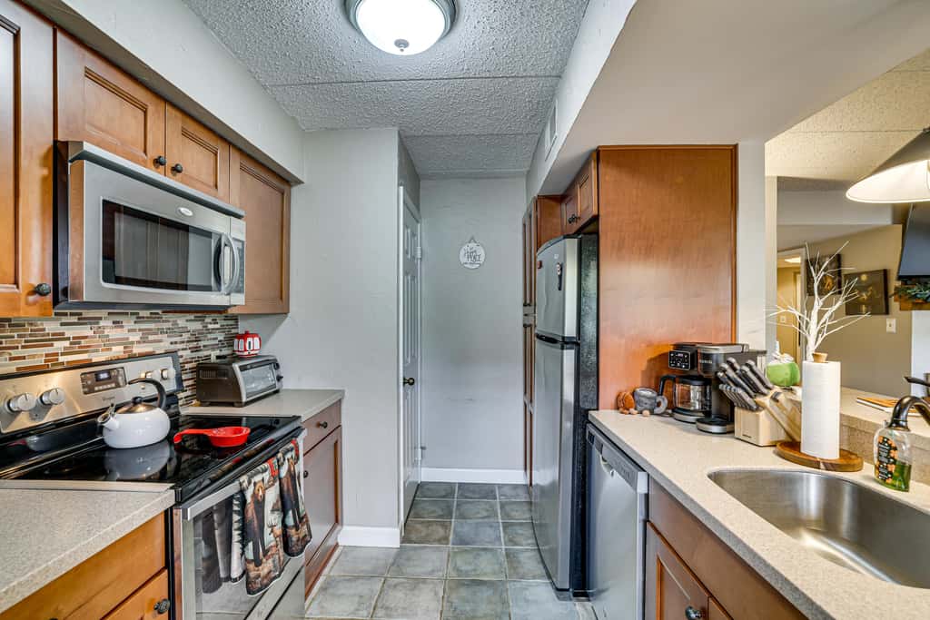 Big Boulder Lakefront Condo-Ski Views-Pool-Hot Tub