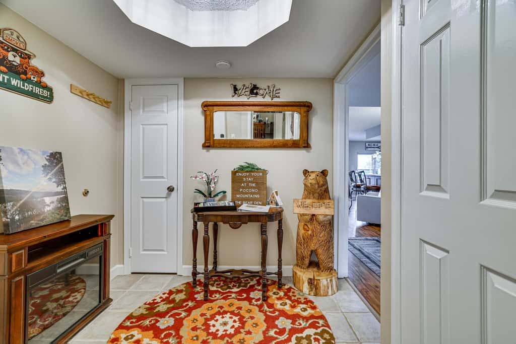 Big Boulder Lakefront Condo-Ski Views-Pool-Hot Tub