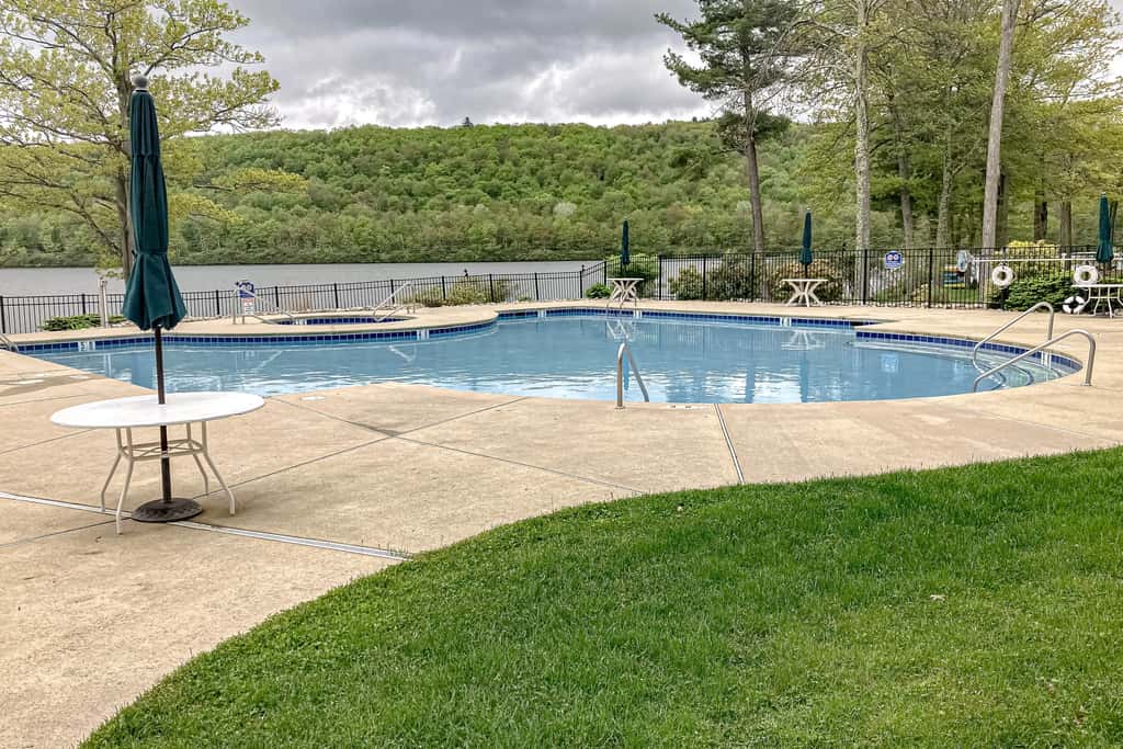 Big Boulder Lakefront Condo-Ski Views-Pool-Hot Tub