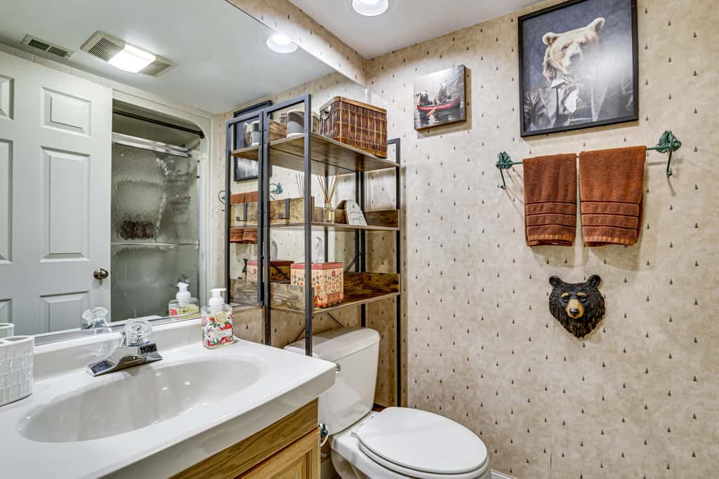Big Boulder Lakefront Condo-Ski Views-Pool-Hot Tub