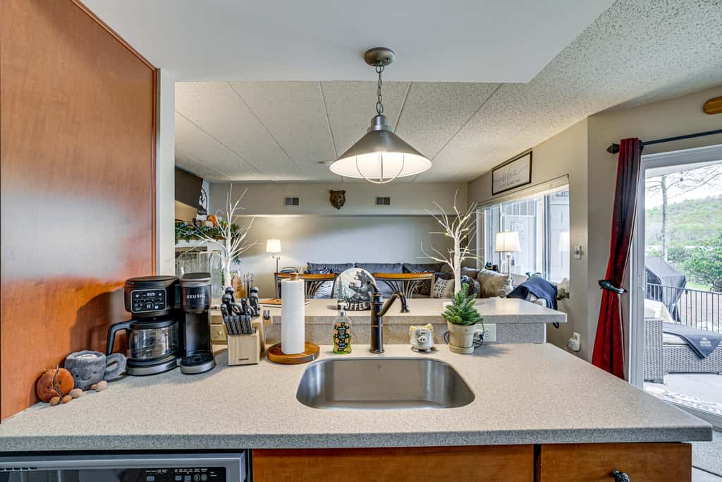 Big Boulder Lakefront Condo-Ski Views-Pool-Hot Tub