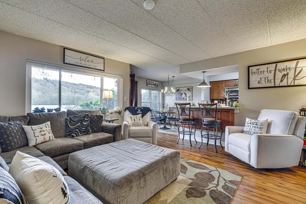 Big Boulder Lakefront Condo-Ski Views-Pool-Hot Tub