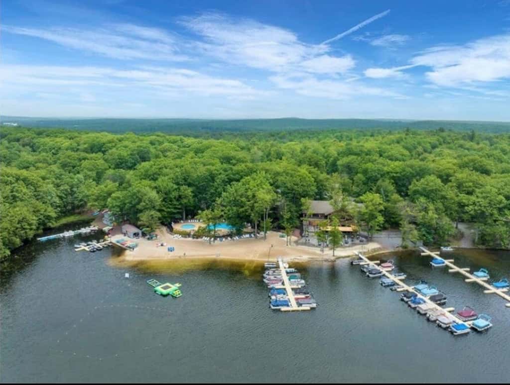 Big Boulder Lakefront Condo-Ski Views-Pool-Hot Tub