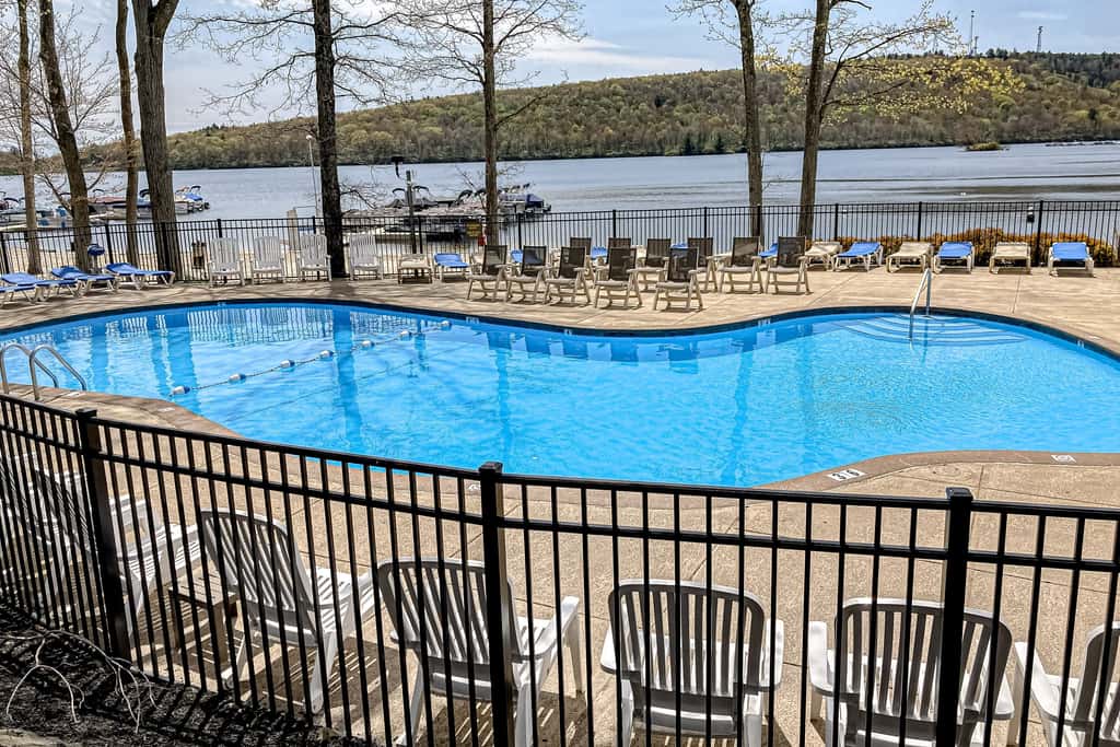 Big Boulder Lakefront Condo-Ski Views-Pool-Hot Tub
