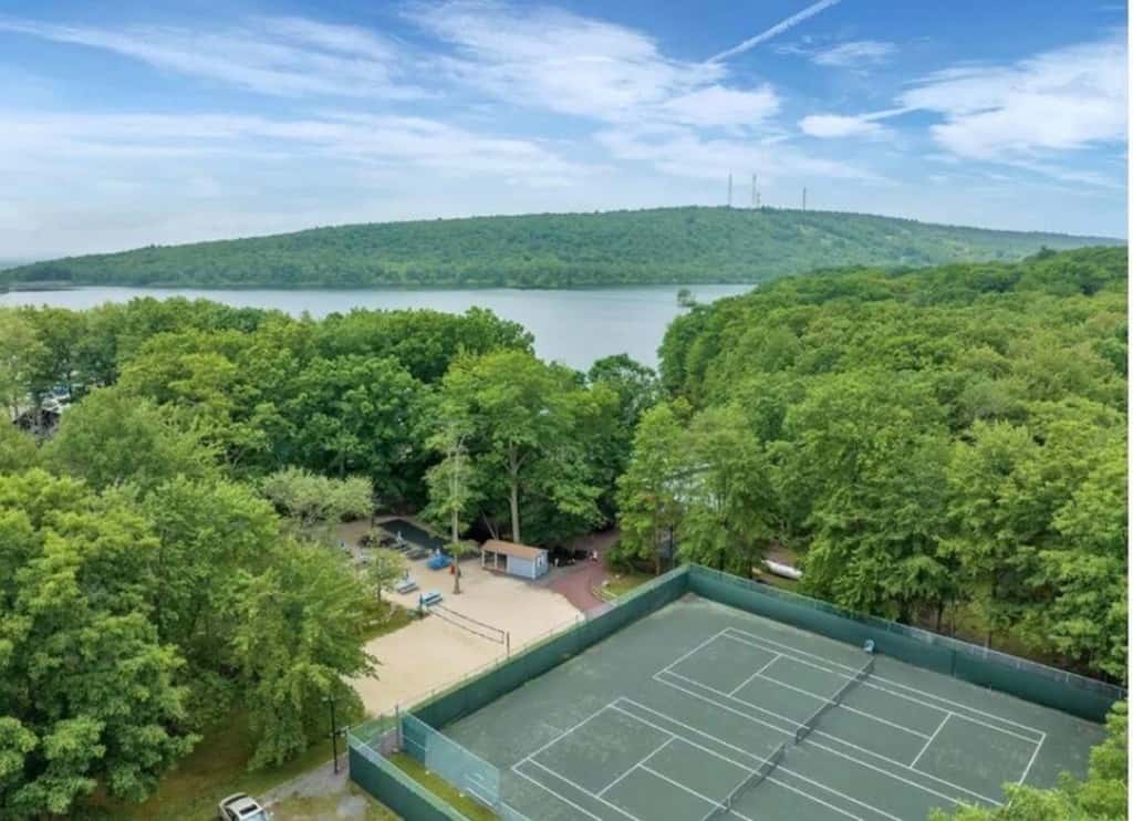 Big Boulder Lakefront Condo-Ski Views-Pool-Hot Tub