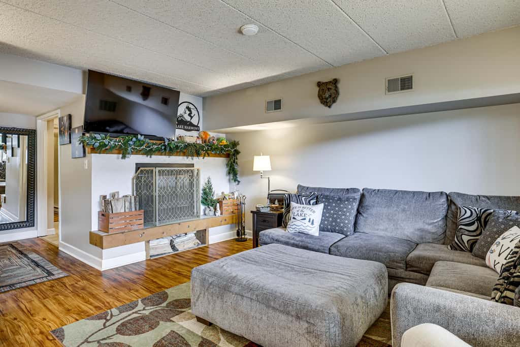 Big Boulder Lakefront Condo-Ski Views-Pool-Hot Tub