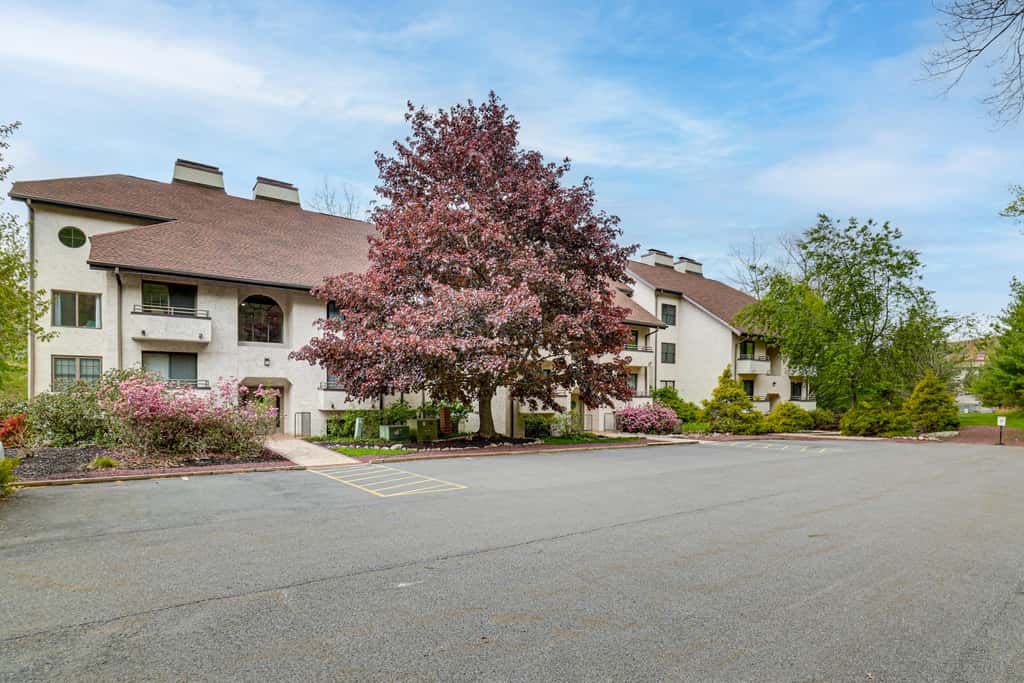 Big Boulder Lakefront Condo-Ski Views-Pool-Hot Tub