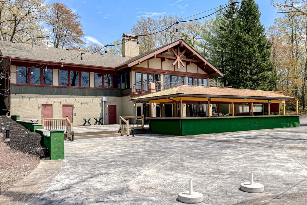 Big Boulder Lakefront Condo-Ski Views-Pool-Hot Tub