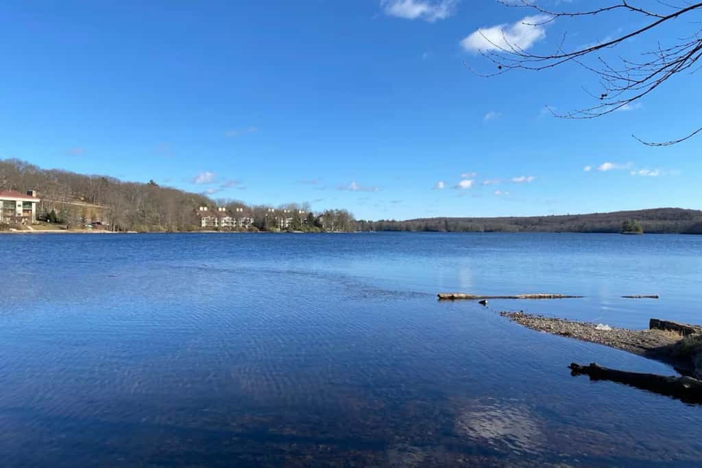 Big Boulder Lakefront Condo-Ski Views-Pool-Hot Tub