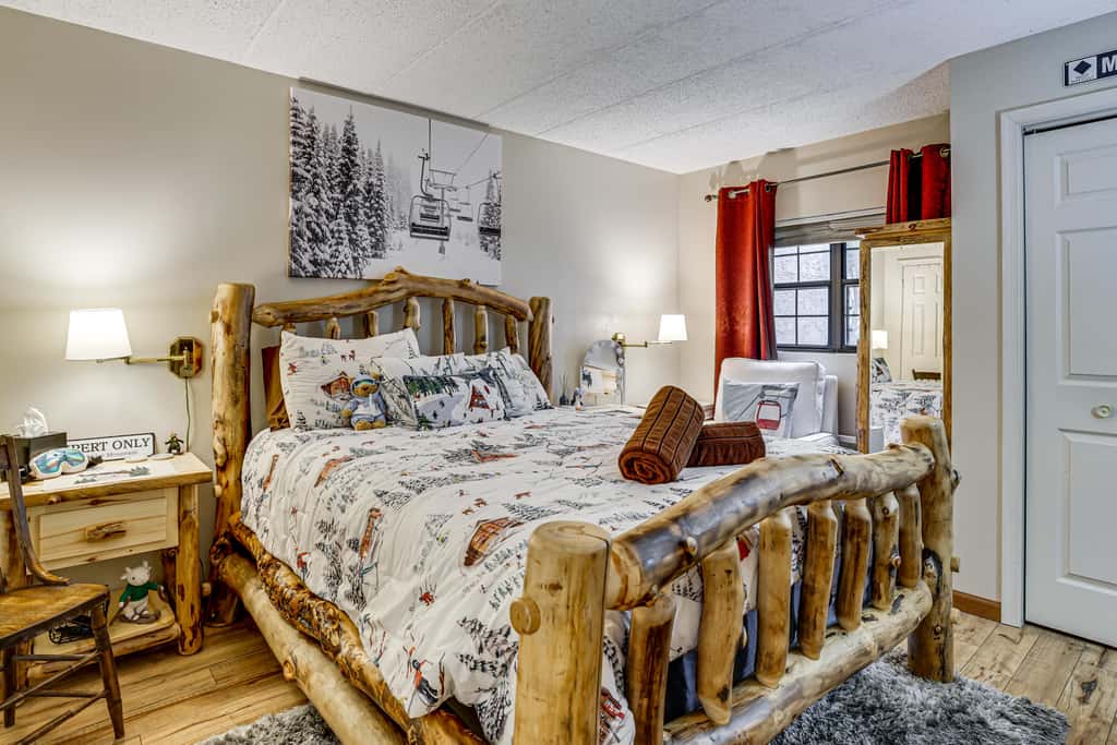 Big Boulder Lakefront Condo-Ski Views-Pool-Hot Tub