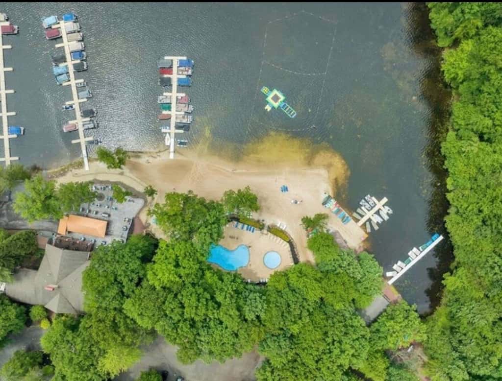 Big Boulder Lakefront Condo-Ski Views-Pool-Hot Tub