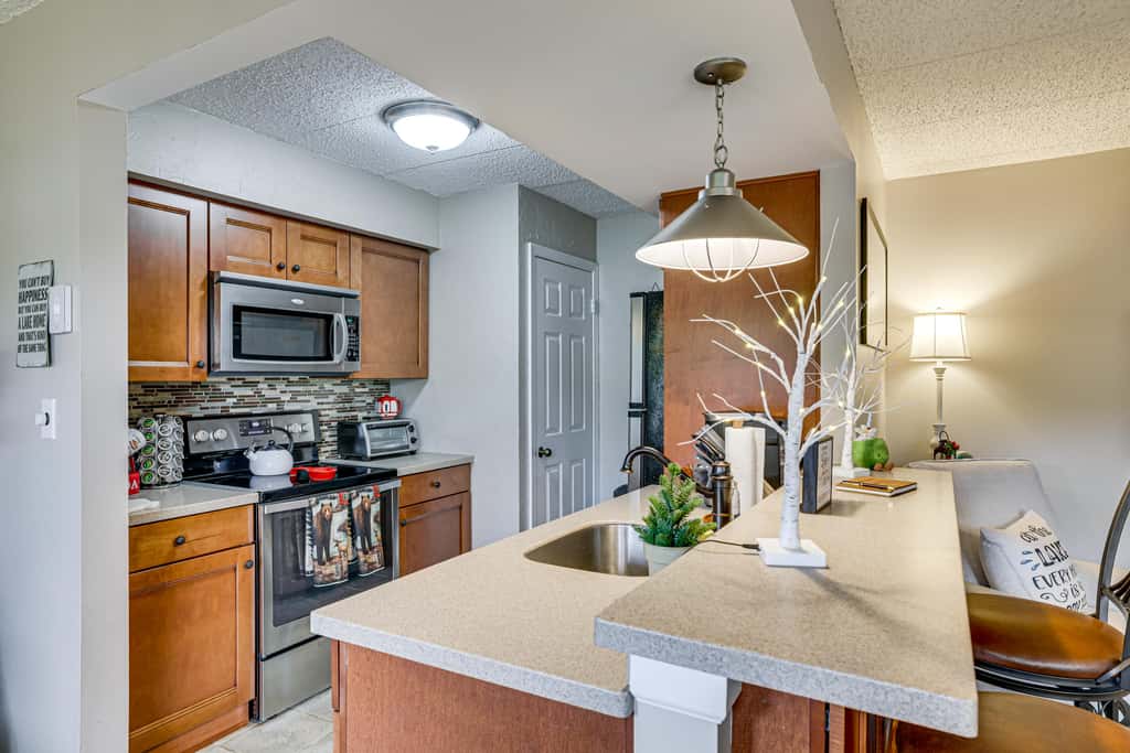 Big Boulder Lakefront Condo-Ski Views-Pool-Hot Tub