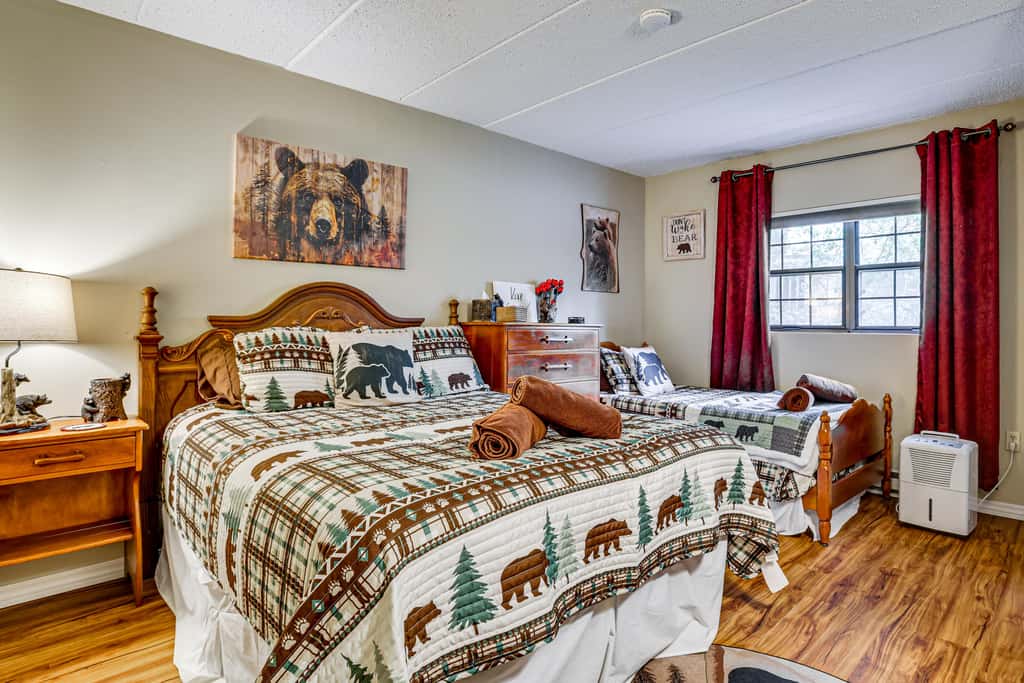 Big Boulder Lakefront Condo-Ski Views-Pool-Hot Tub