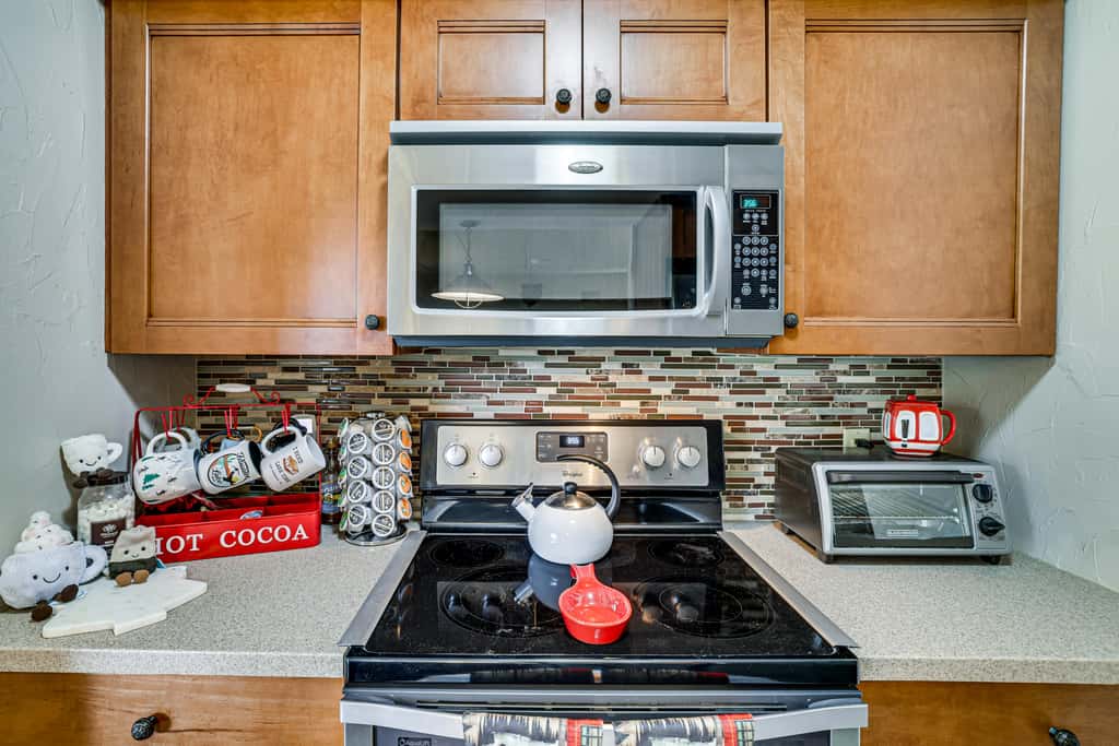 Big Boulder Lakefront Condo-Ski Views-Pool-Hot Tub