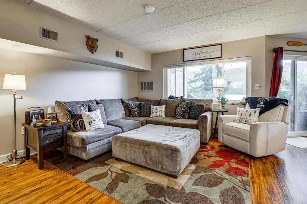 Big Boulder Lakefront Condo-Ski Views-Pool-Hot Tub