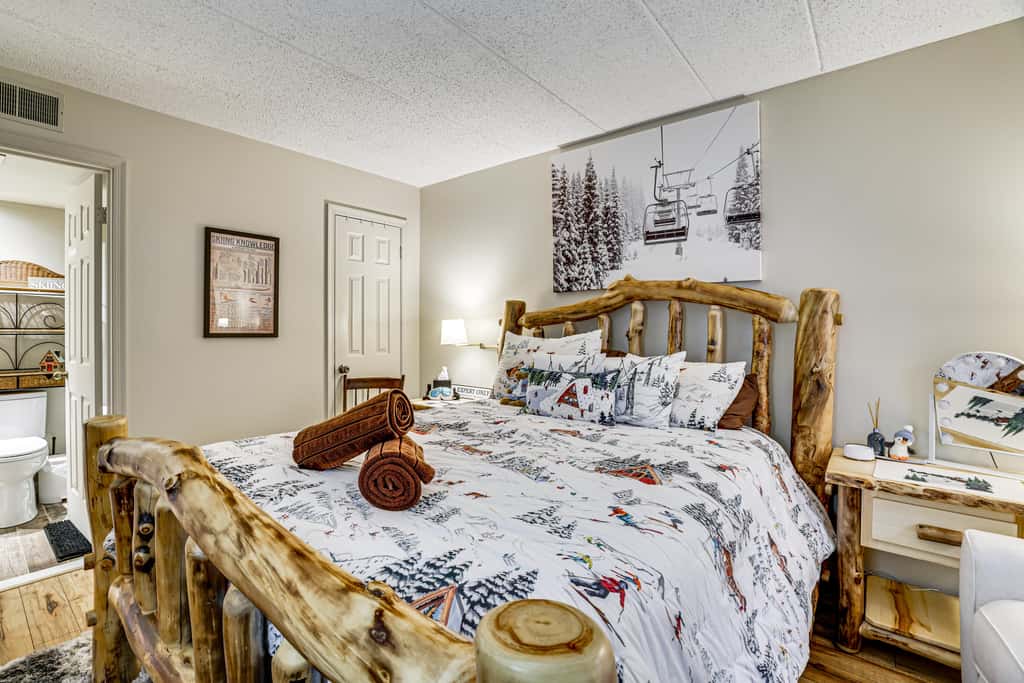 Big Boulder Lakefront Condo-Ski Views-Pool-Hot Tub
