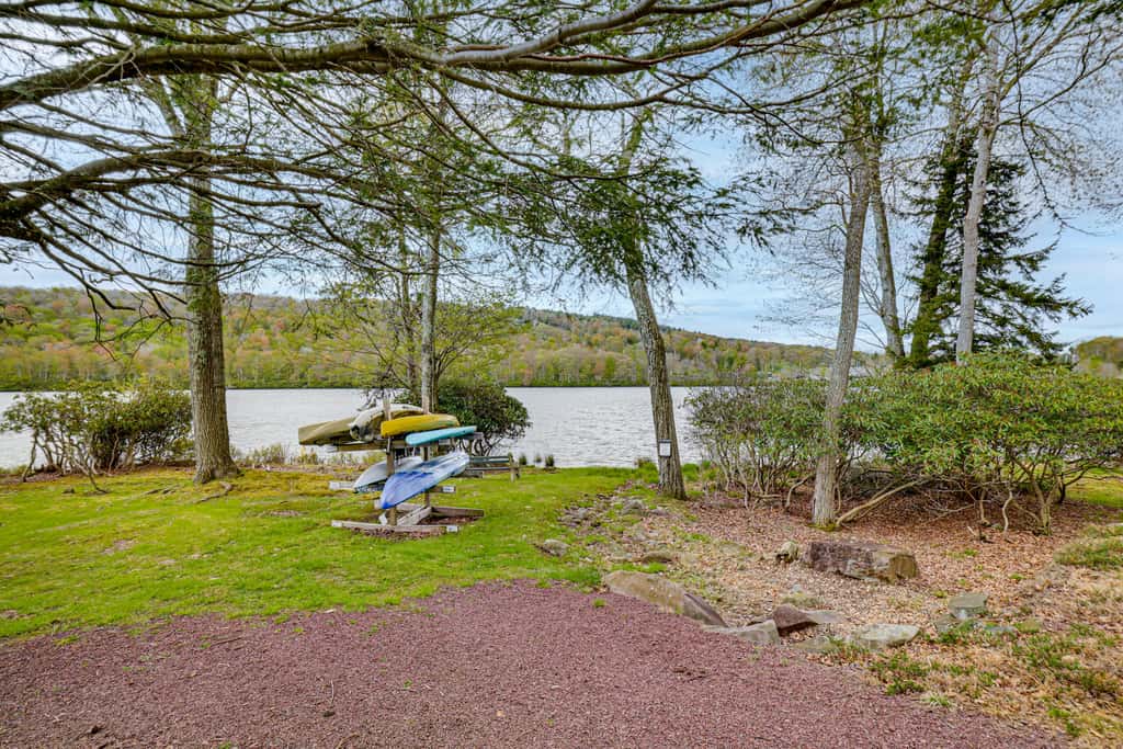 Big Boulder Lakefront Condo-Ski Views-Pool-Hot Tub