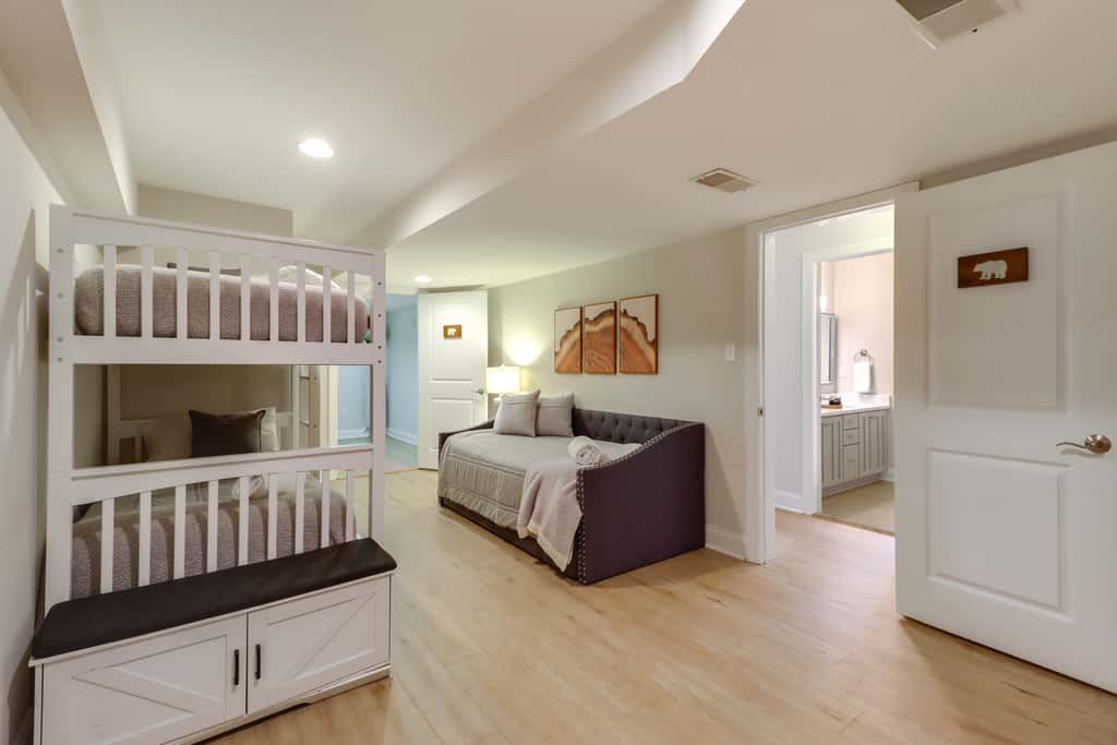 Walk to Big Boulder Mtn & Lake, Home w/ Hot Tub!