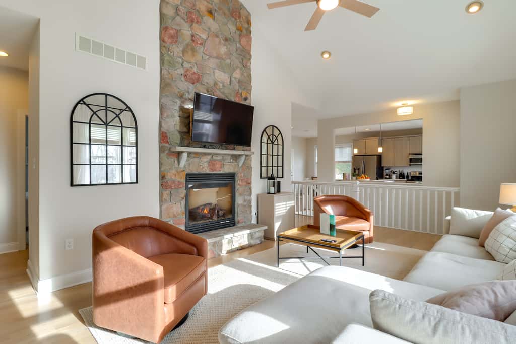 Walk to Big Boulder Mtn & Lake, Home w/ Hot Tub!