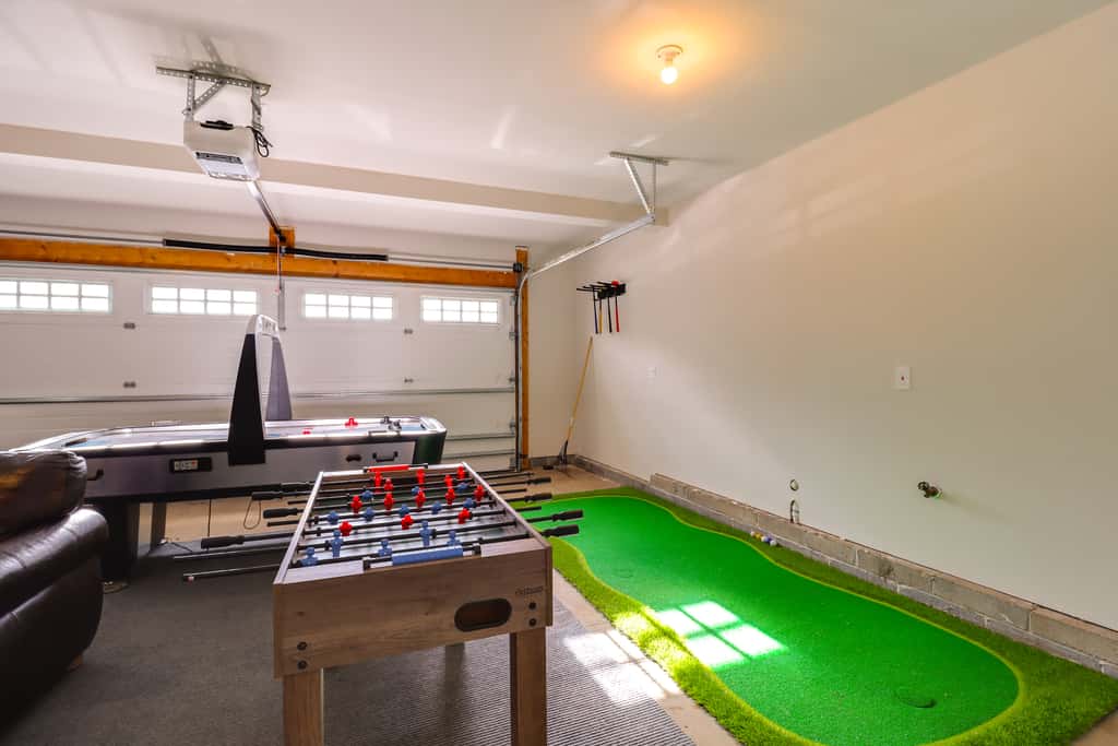 Walk to Big Boulder Mtn & Lake, Home w/ Hot Tub!