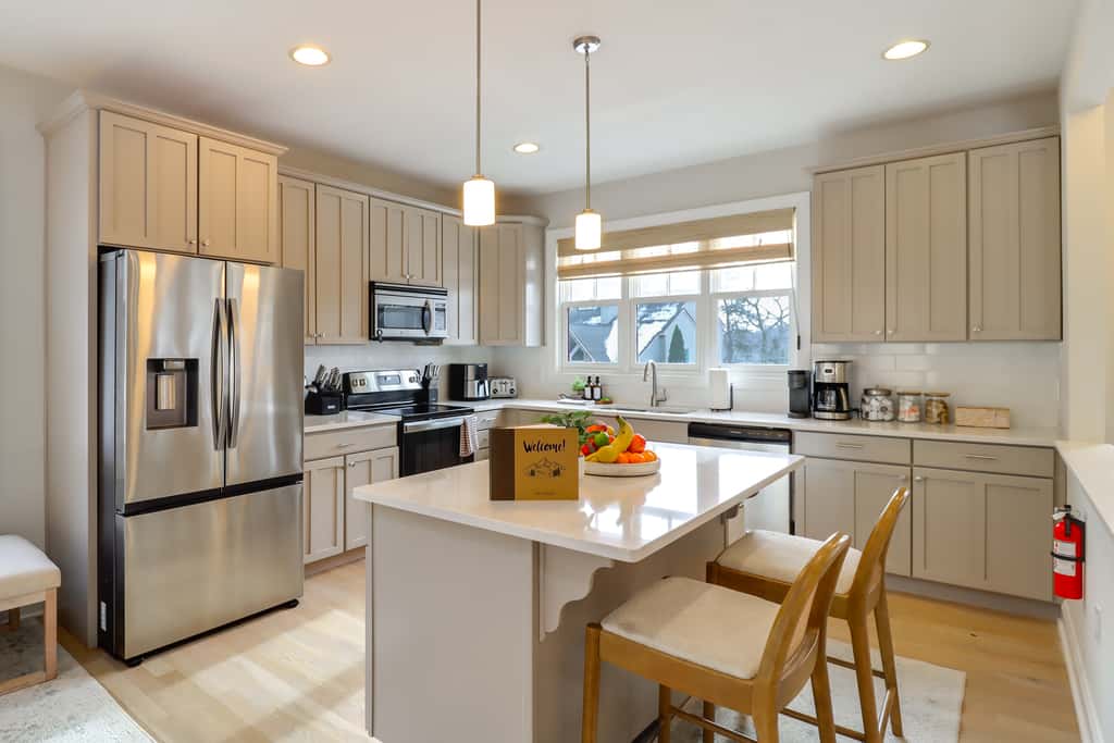 Walk to Big Boulder Mtn & Lake, Home w/ Hot Tub!