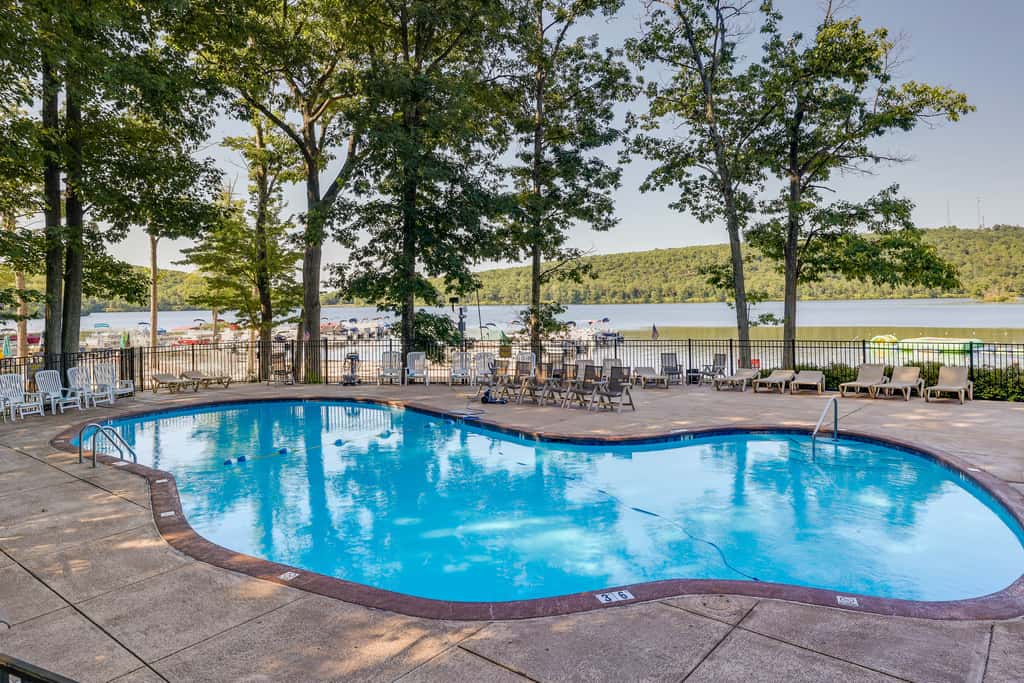 Walk to Big Boulder Mtn & Lake, Home w/ Hot Tub!
