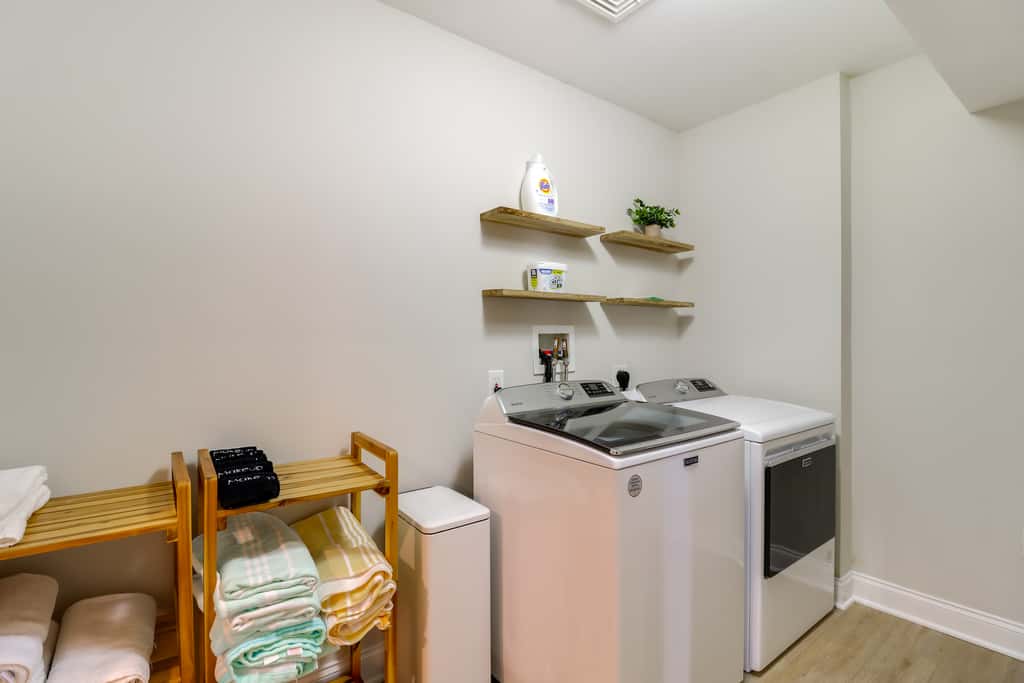 Walk to Big Boulder Mtn & Lake, Home w/ Hot Tub!