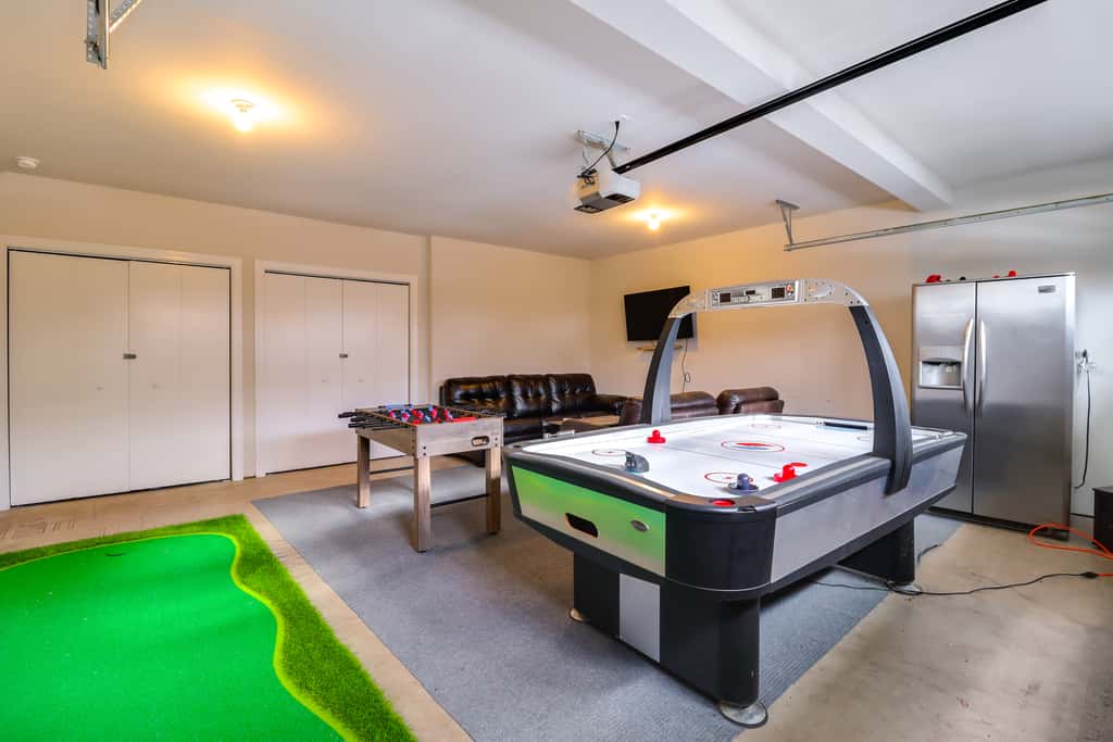 Walk to Big Boulder Mtn & Lake, Home w/ Hot Tub!