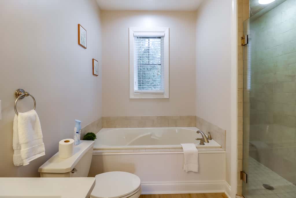 Walk to Big Boulder Mtn & Lake, Home w/ Hot Tub!