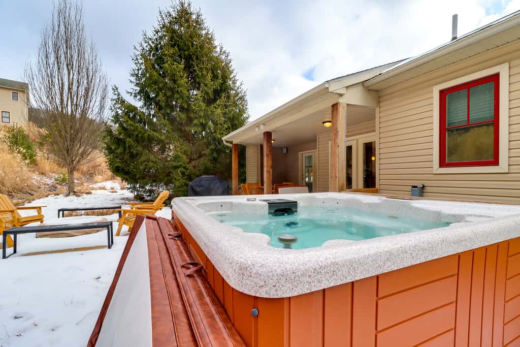 Walk to Big Boulder Mtn & Lake, Home w/ Hot Tub!