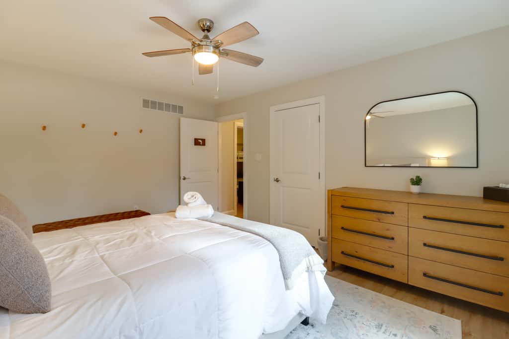 Walk to Big Boulder Mtn & Lake, Home w/ Hot Tub!