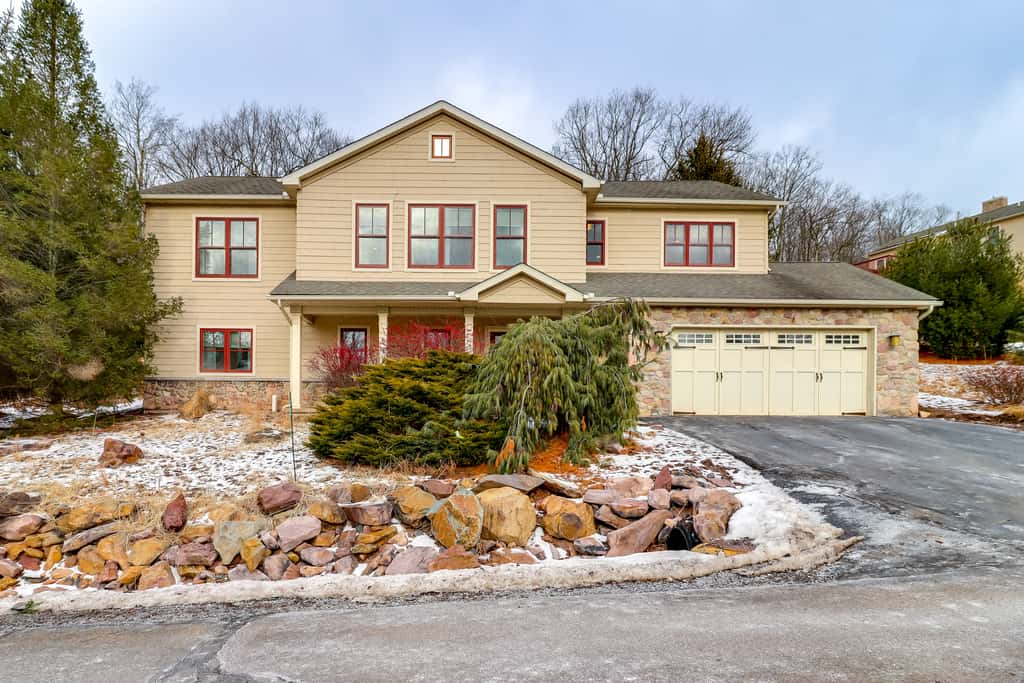 Walk to Big Boulder Mtn & Lake, Home w/ Hot Tub!