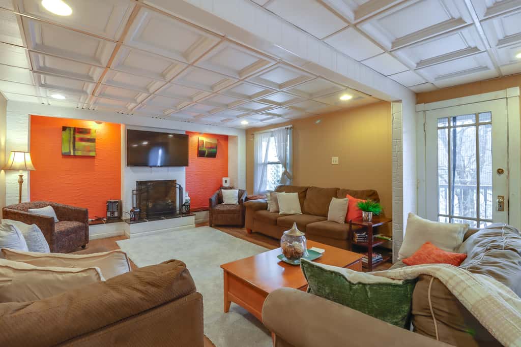 Mtn-View Balcony! All-Season Apt Near Jim Thorpe