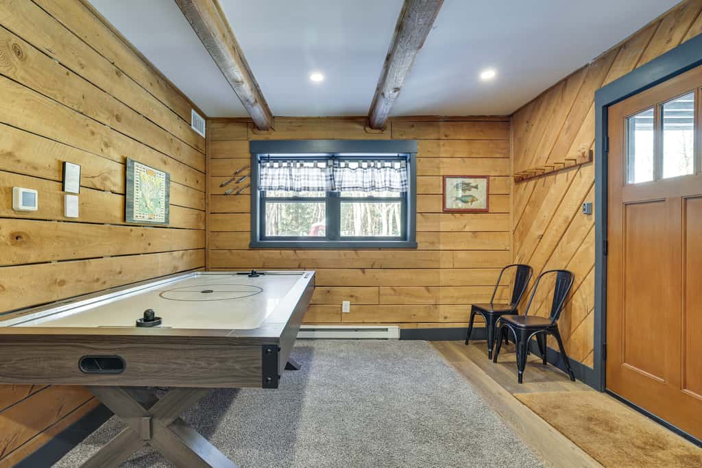 Poconos Ski Base w/ Hot Tub & Game Room!