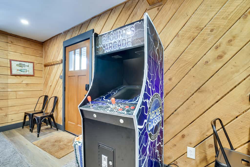 Poconos Ski Base w/ Hot Tub & Game Room!