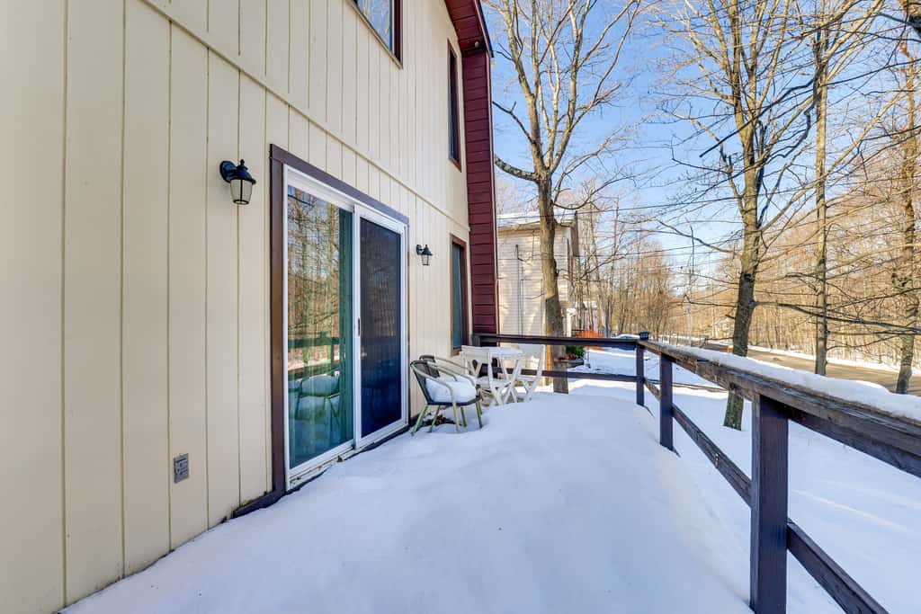 Family Getaway w/ Deck Near Tobyhanna State Park