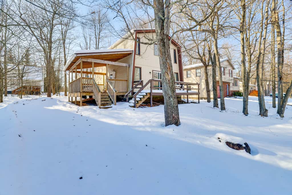Family Getaway w/ Deck Near Tobyhanna State Park