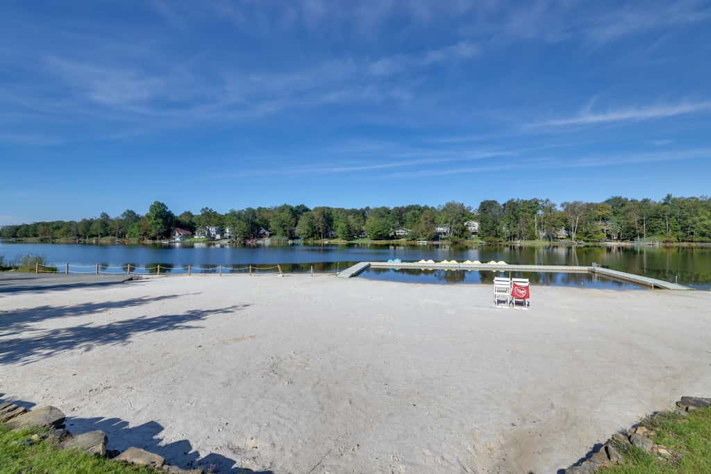 Family Getaway w/ Deck Near Tobyhanna State Park