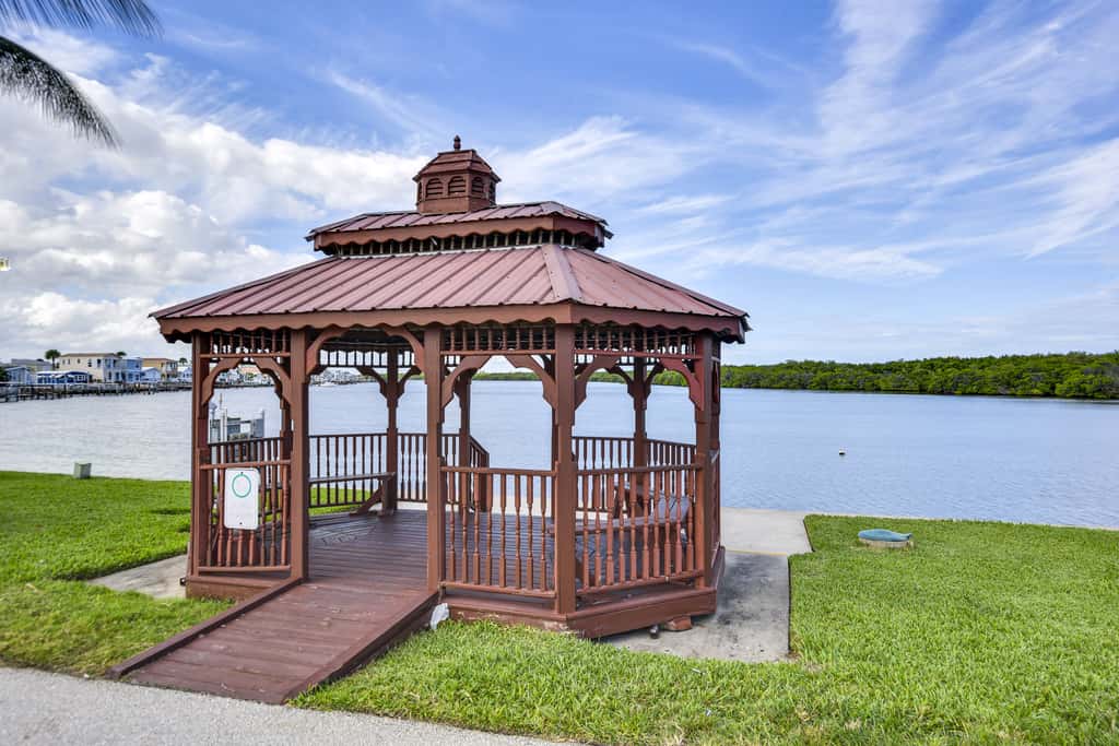 Waterfront Nettles Island Beach House: Pool Access