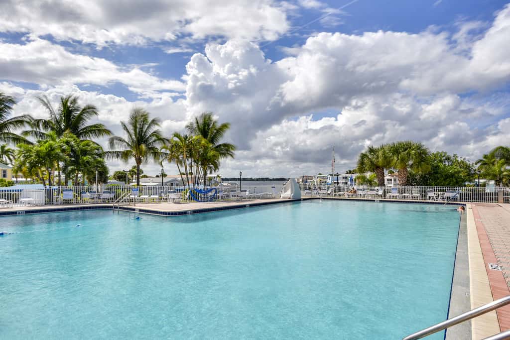 Waterfront Nettles Island Beach House: Pool Access