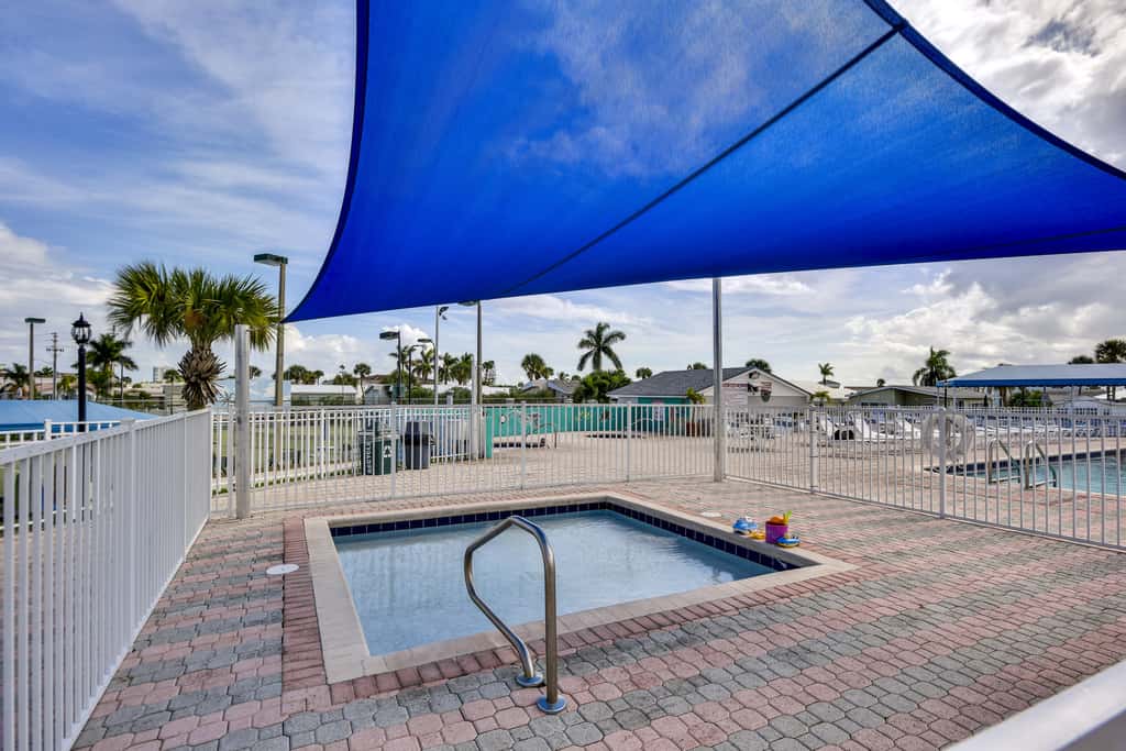 Waterfront Nettles Island Beach House: Pool Access