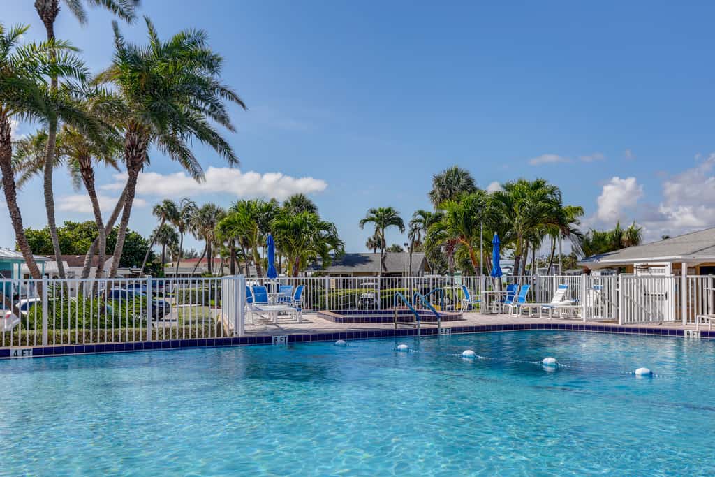 South Hutchinson Island Cottage w/ Beach Access!