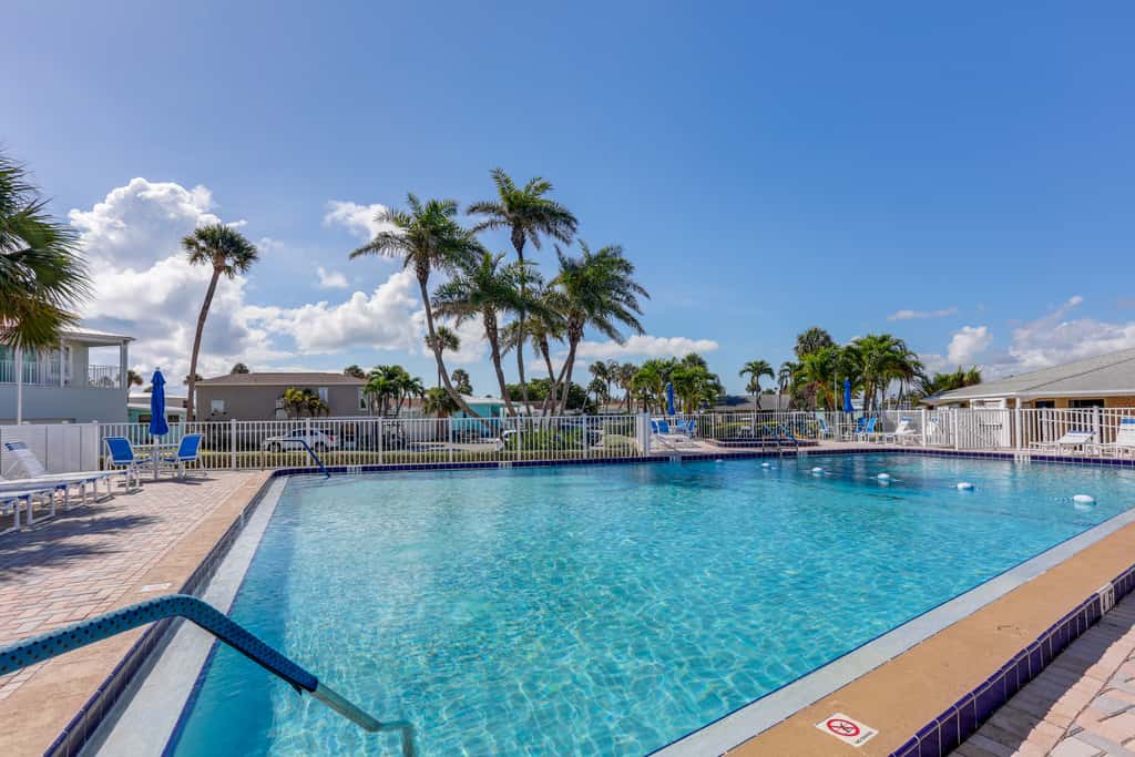 South Hutchinson Island Cottage w/ Beach Access!