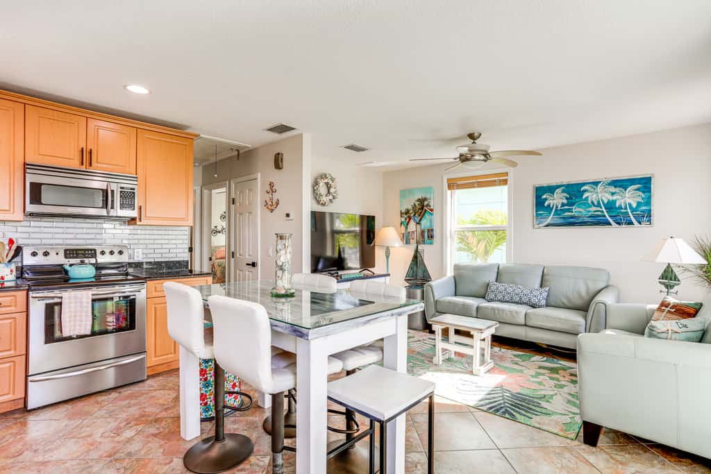South Hutchinson Island Cottage w/ Beach Access!